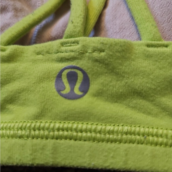 Lululemon sports bra (size 4) - Picture 3 of 4